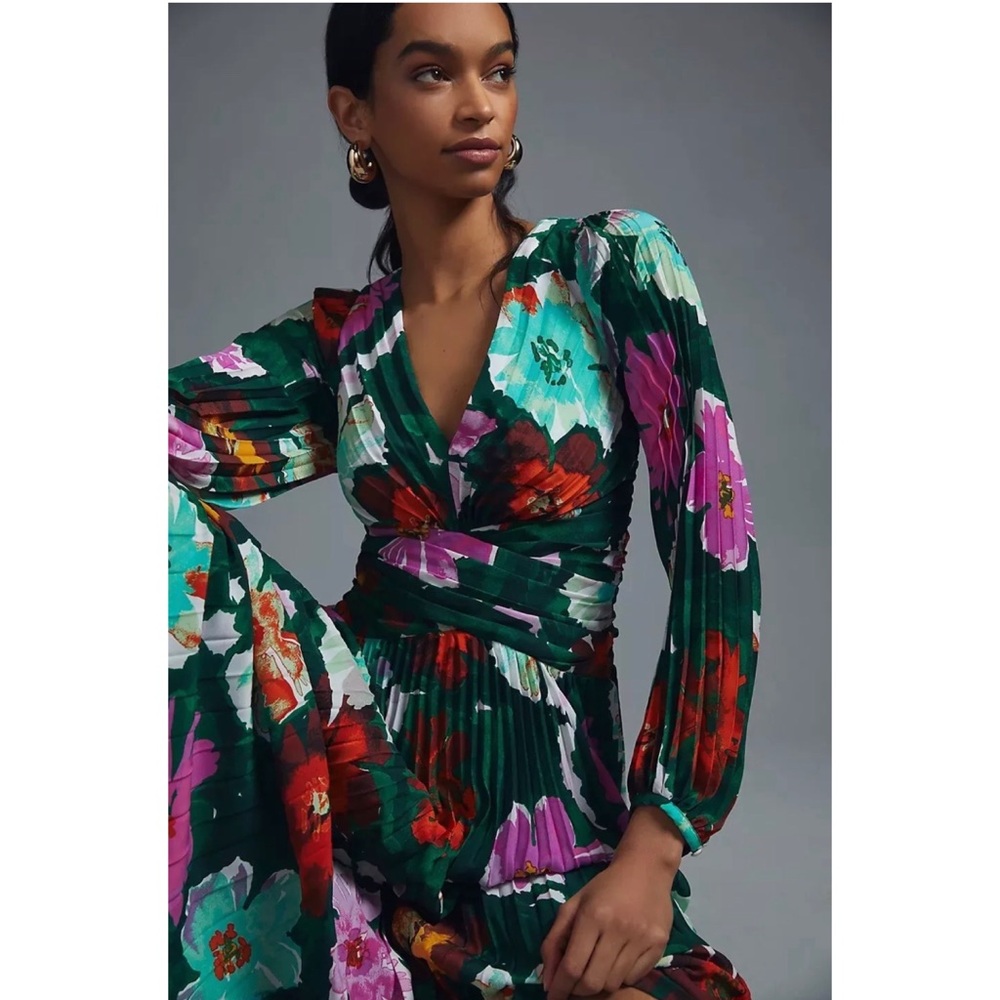Anthropologie By Anthropologie
Pleated V-Neck Dress Size 4 - Picture 3 of 10